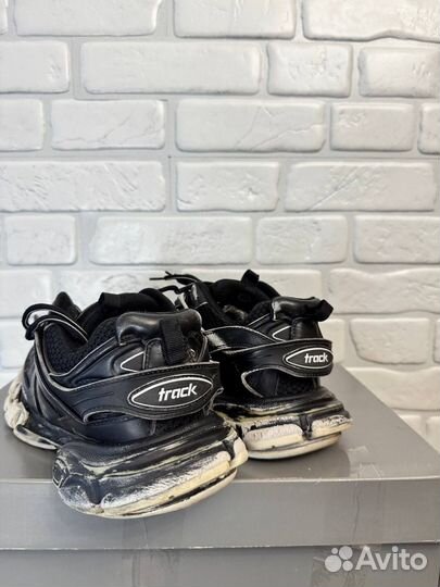 Balenciaga track
