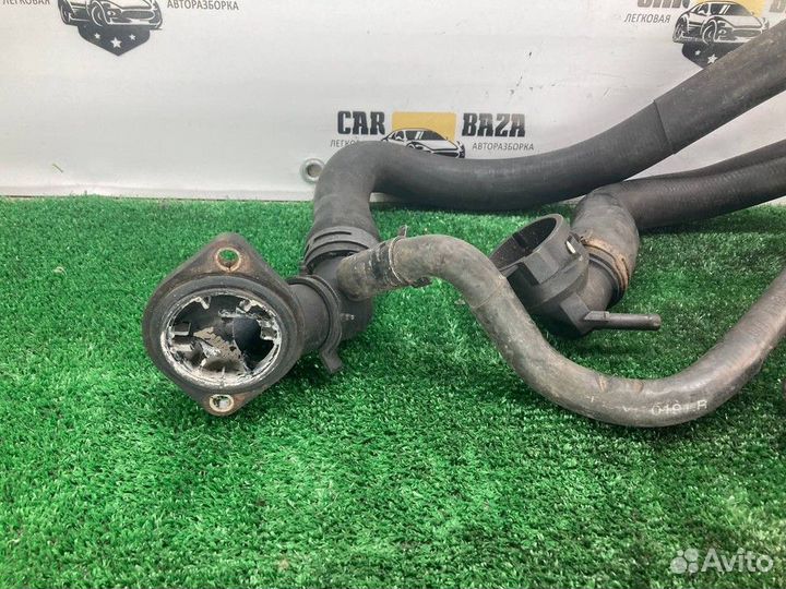 Патрубок системы охлаждения Volkswagen Golf