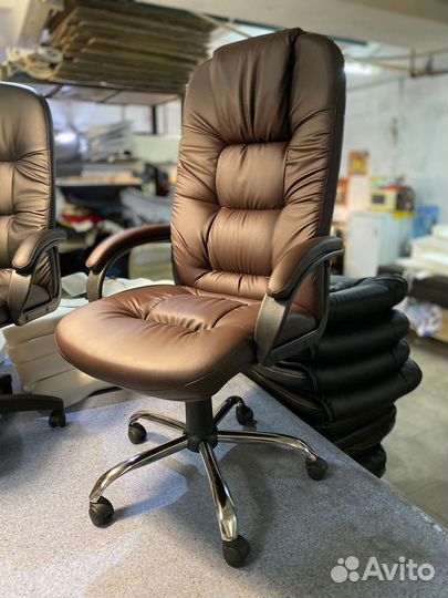 Офисное кресло