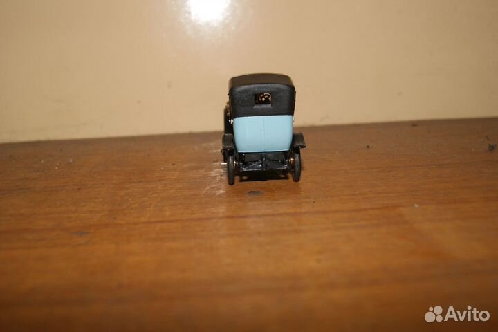 Коллекционные модели авто 1 43