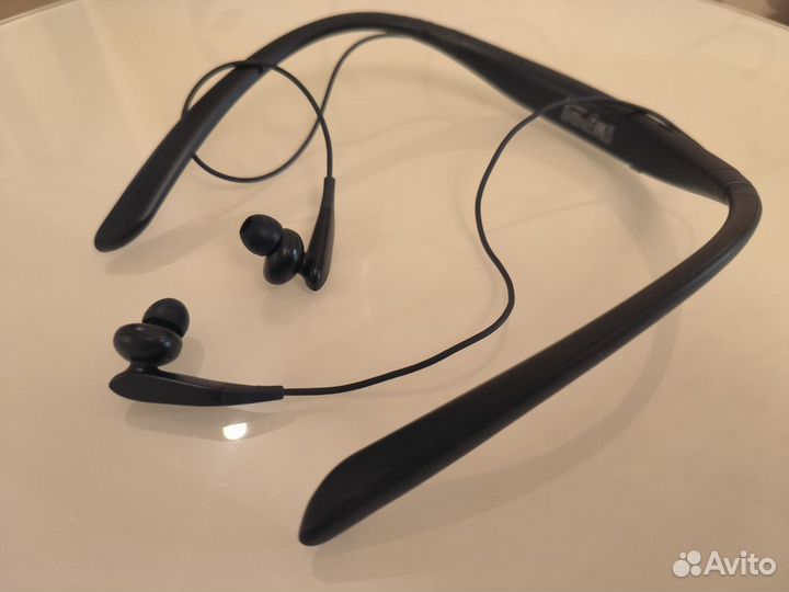 Беспроводная гарнитура Samsung Level U Pro