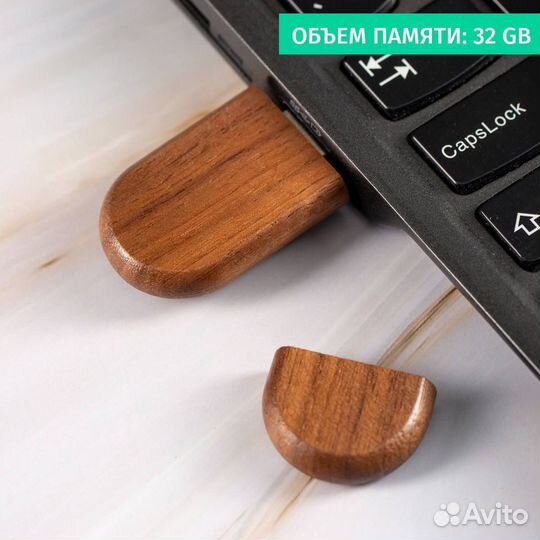 Деревянная флешка в футляре