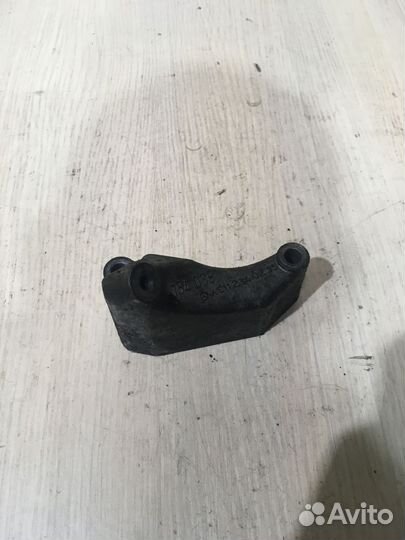 Кронштейн кондиционера мерседес Е210 2.7 TDI