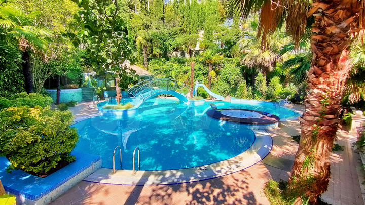 Дом 505,4 м² на участке 42,6 сот.