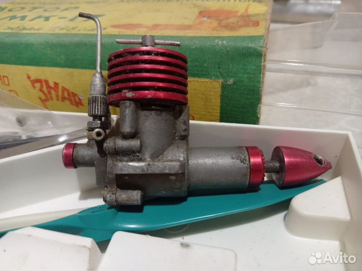 Авиамодельный двигатель