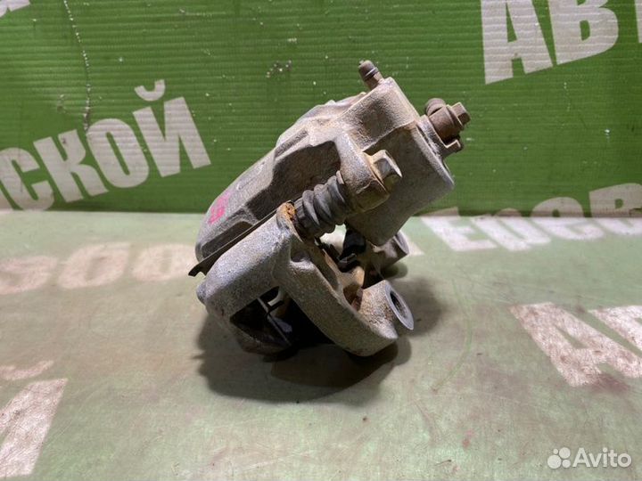 Суппорт тормозной передний правый Infiniti G35 V35