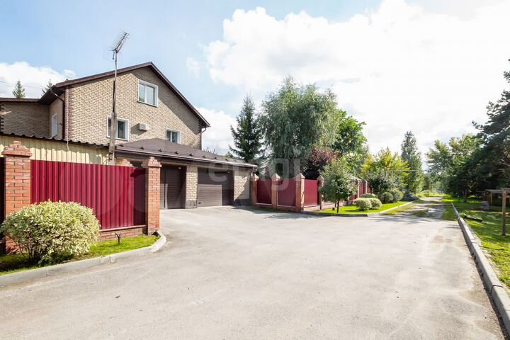 Коттедж 300 м² на участке 13,8 сот.