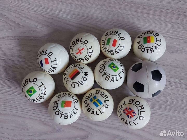 Футбольные атрибуты, мячики, забивака