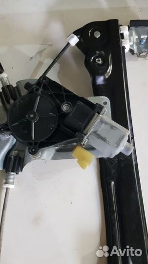 Передний левый стеклоподъемник на Chevrolet Cruze