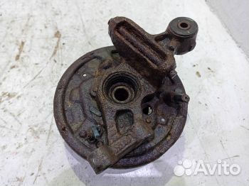 Кулак задний правый Субару