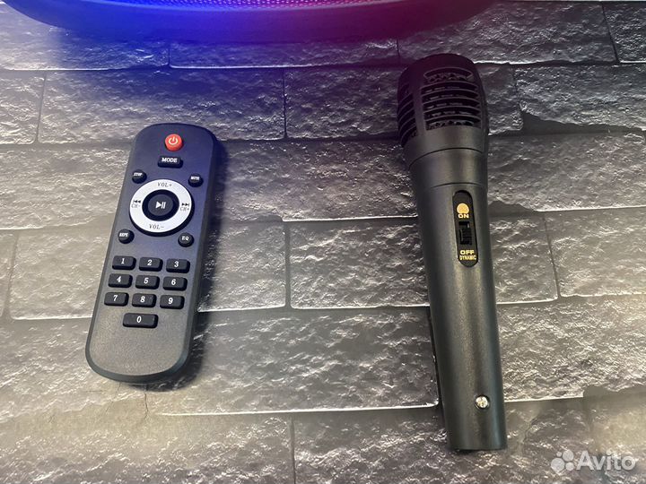 Колонка беспроводная, новая, караоке и пульт ду