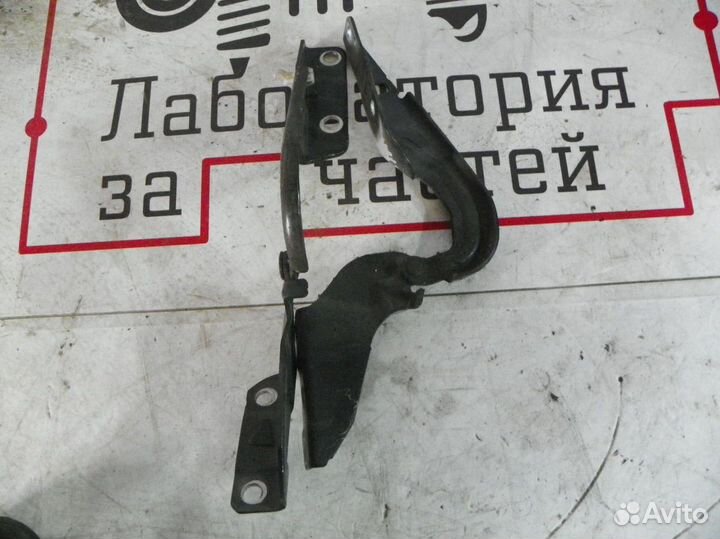 Петля капота Mitsubishi Outlander