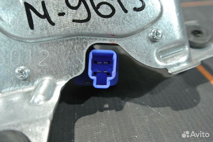 Моторчик стеклоочистителя - Mitsubishi Outlander 2