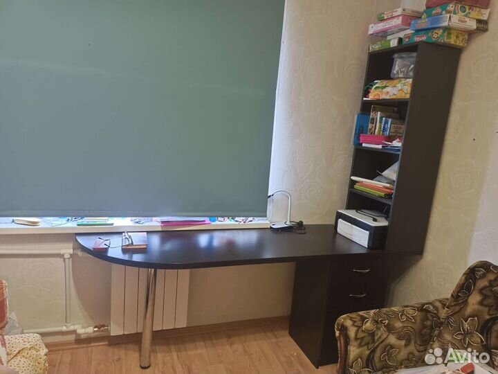 Письменный стол для школьника или работы