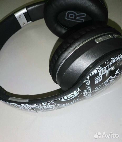 Беспроводные накладные наушники