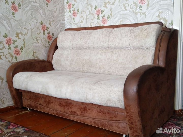 Кожаный диван