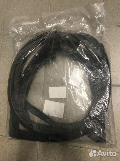 Уплотнитель двери Toyota LC 200 2015