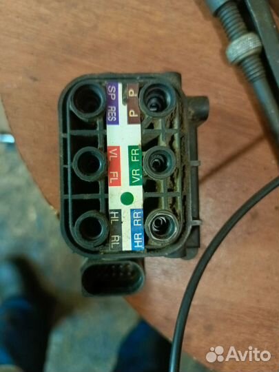 Блок клапанов Ауди А8 D4