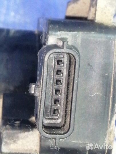 Педаль газа Nissan Tiida Latio седан HR15DE 2007