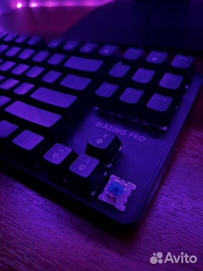 Игровая клавиатура Blazing Pro с ковриком