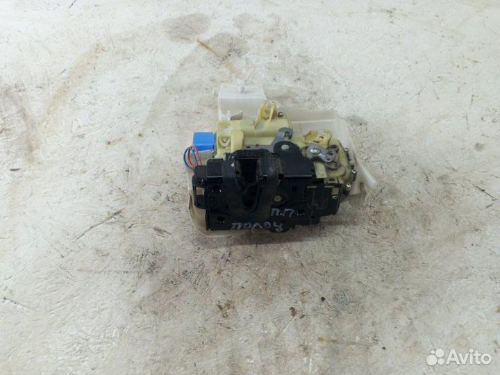 Замок двери передний правый Volkswagen Polo