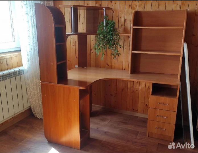 Компьютерный стол