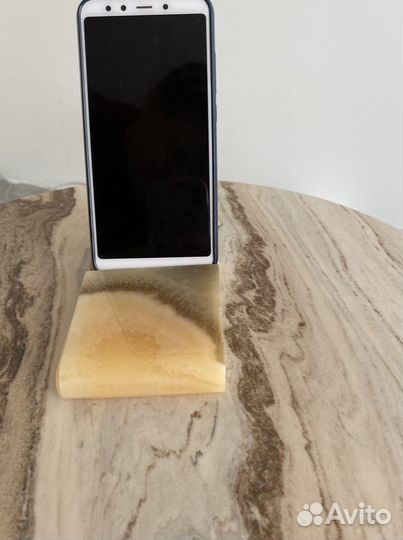 Подставка для телефона из оникса