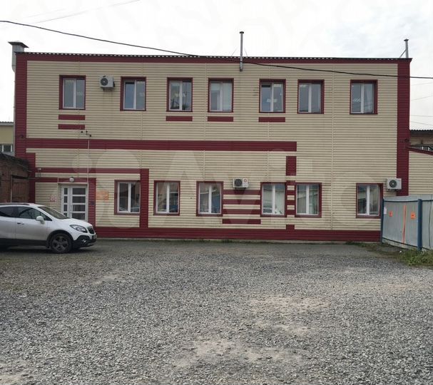 Земля (1914 м²) с офисным зданием, 539.8 м²