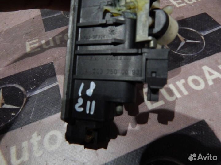 Ручка багажника A2037500093 Mercedes-Benz E-Class