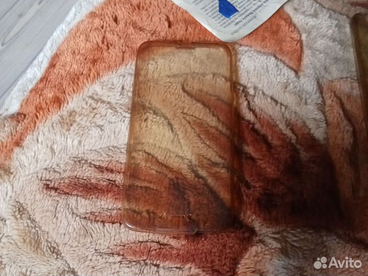 Чехлы на телефон