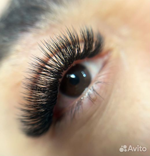 Модель на наращивание ресниц