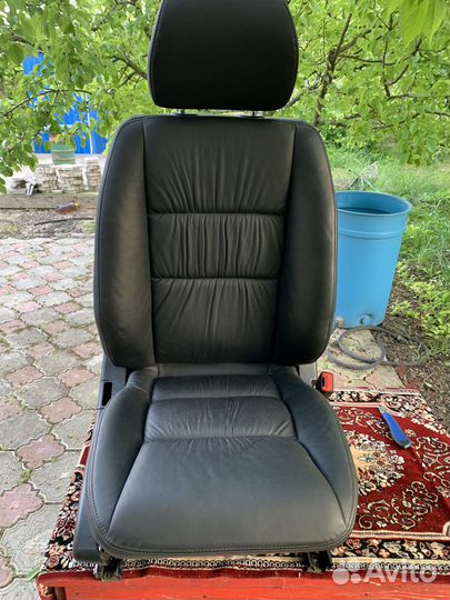 Сиденья передние на Мерседес G-500 (Геленваген)