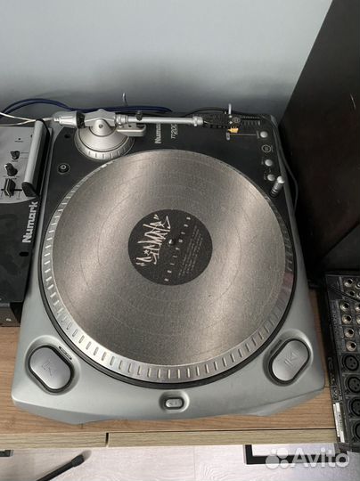 Numark TT200 Numark DM1050