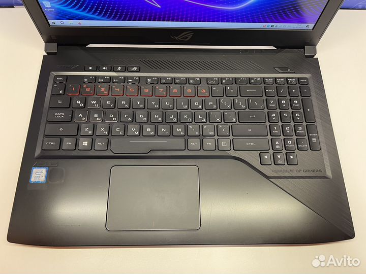 Ноутбук Asus 15.7