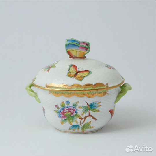 Сахарница с бабочкой на крышке