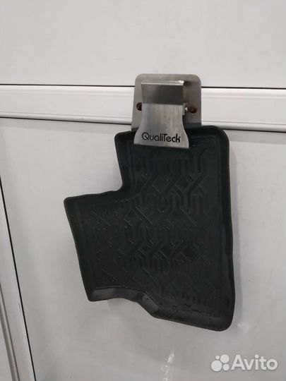 Продам коврики резиновые гранта седан 2023 года