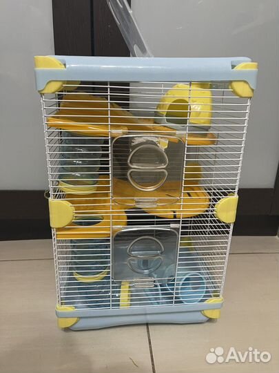 Хомяк с клеткой