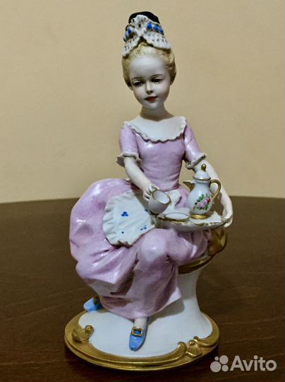 Юная шоколадница. Capodimonte, Италия