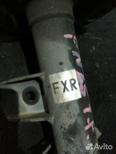 Стойка амортизатора передняя правая Nissan Murano