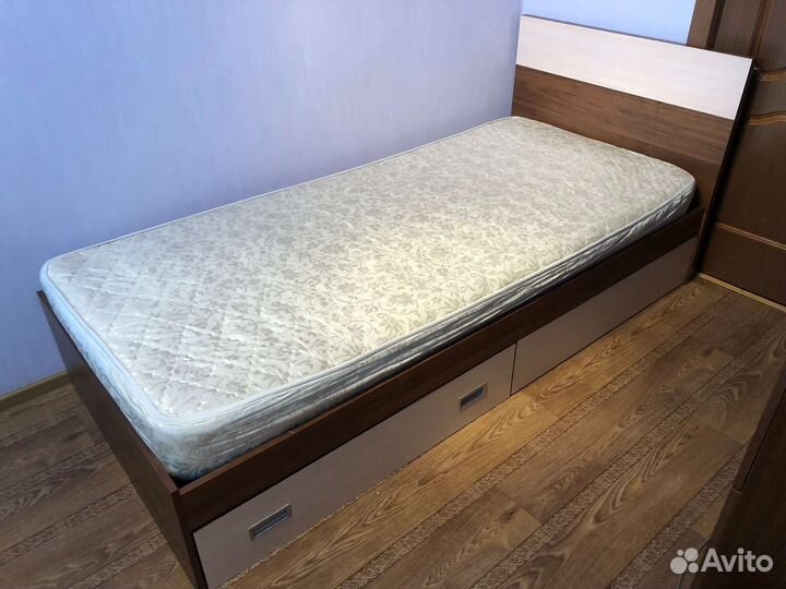 Кровать односпальная 90х200 с матрасом