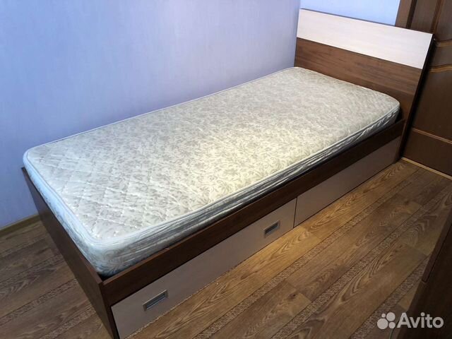 Кровать односпальная 90х200 с матрасом