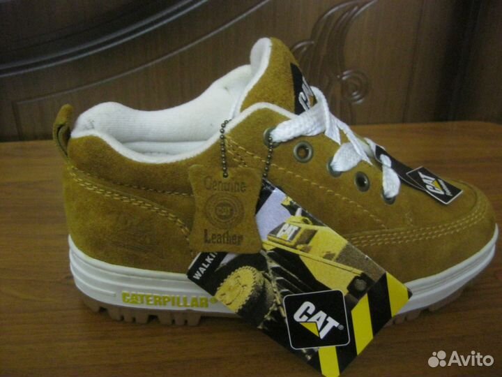 Кроссовки новые