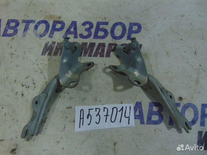 Крепление капота левое Mazda Demio 2 DY 2002-2007