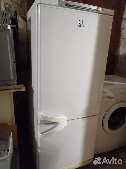 Холодильник Indesit