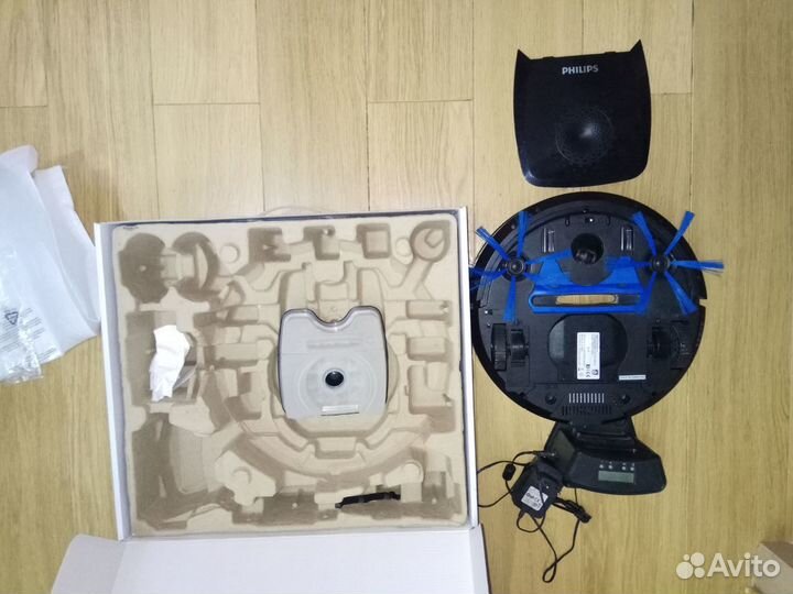 Продам робот-пылесос philips fc8810/01