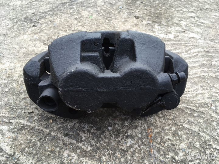 Суппорт передний левый для Mercedes W164 W211