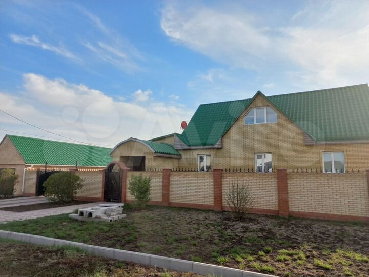 Коттедж 207 м² на участке 12 сот.