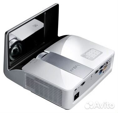 Новый проектор BenQ MW851UST