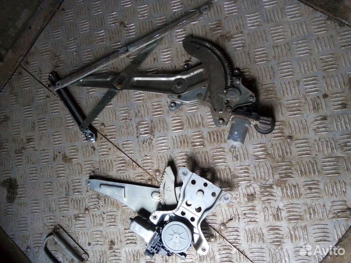 Стеклоподъемник Suzuki swift 3