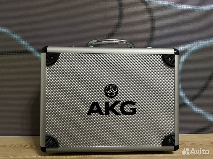Студийный профессиональный микрофон AKG C414 xlii